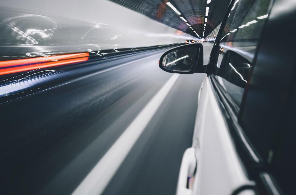 zelfrijdende auto in tunnel 